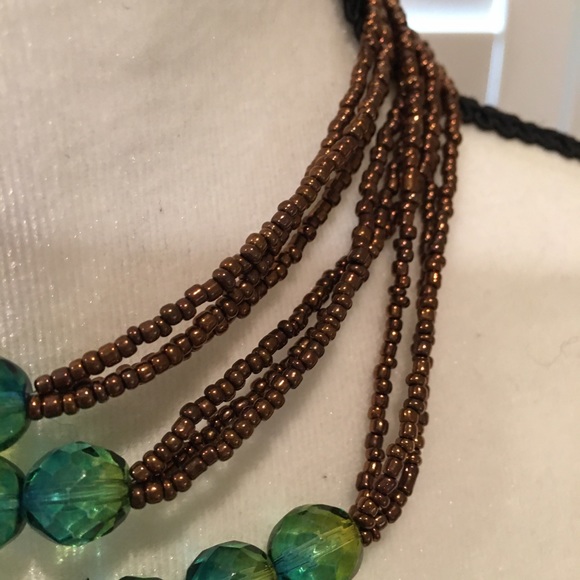 📿Multi Strand Seed Bead Necklace With Green Iridescent Beads - Picture 6 of 6
